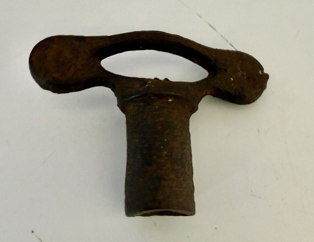 Antique Cast Iron Radiator Bleed Gas Valve T-Key with Square Socket